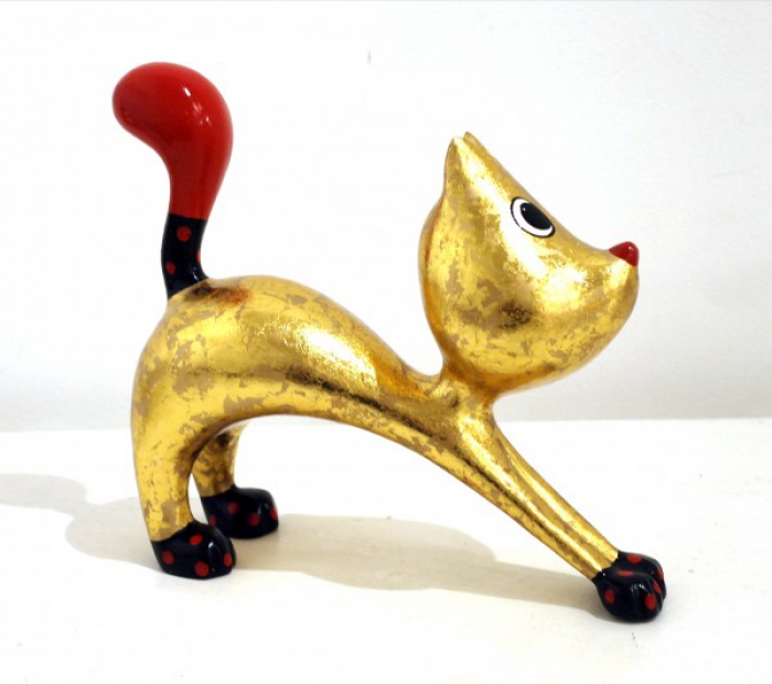 Stretching Cat Hillie gold